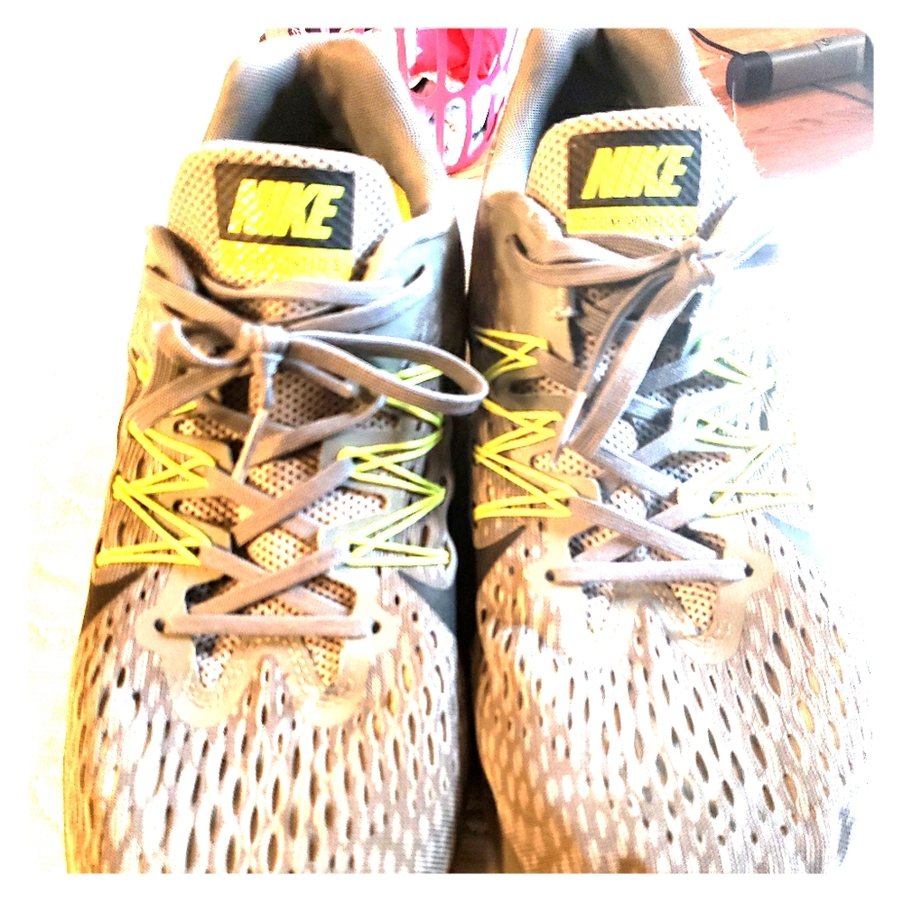 Men's/Teen boys tennis shoes.